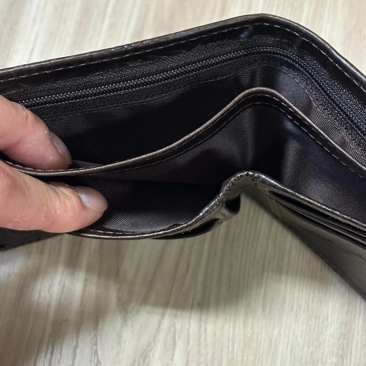 0499 - Embossed Dragon Wallet V2 - Image 5