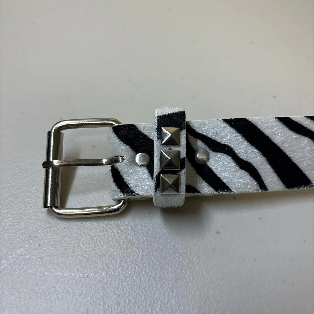 0666 - Zebra Striped Studded Belt - Image 3
