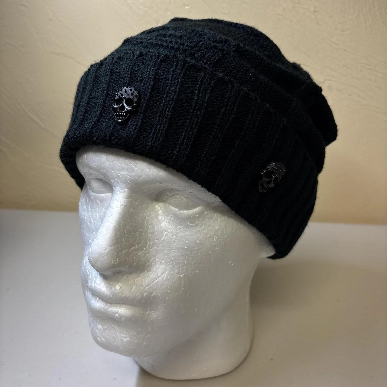 0667 - Skull Knitted Beanie (black) - Image 6