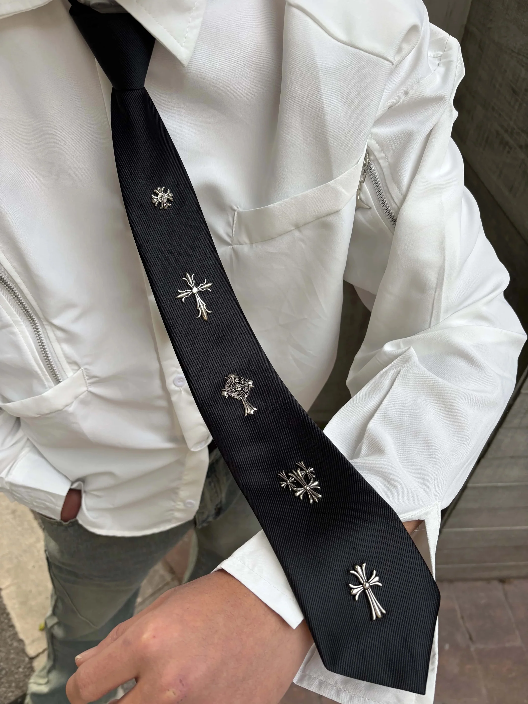 Crucifix Noir Tie - Image 3
