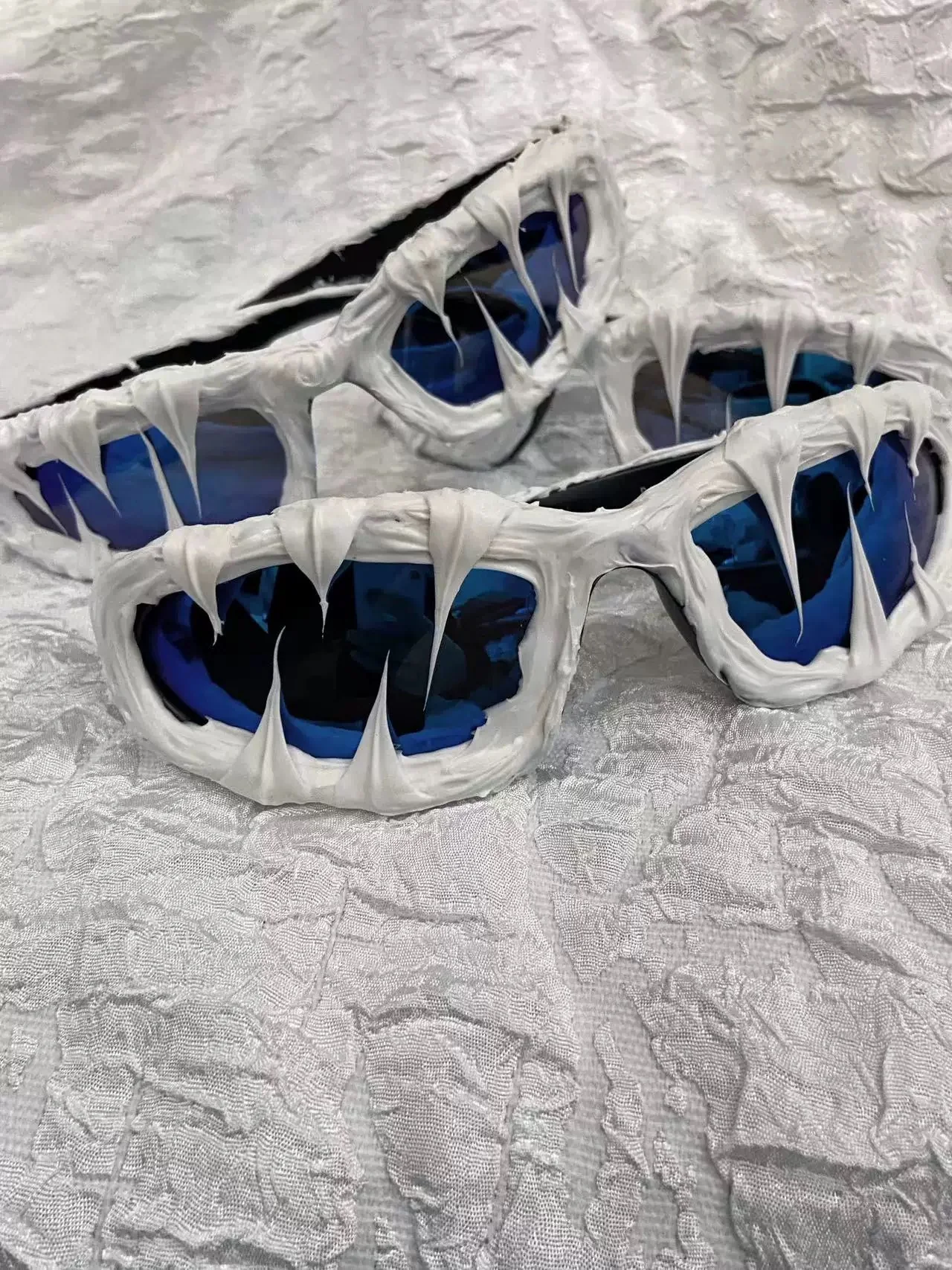 Cloud Fangshade Sunglasses - Image 4