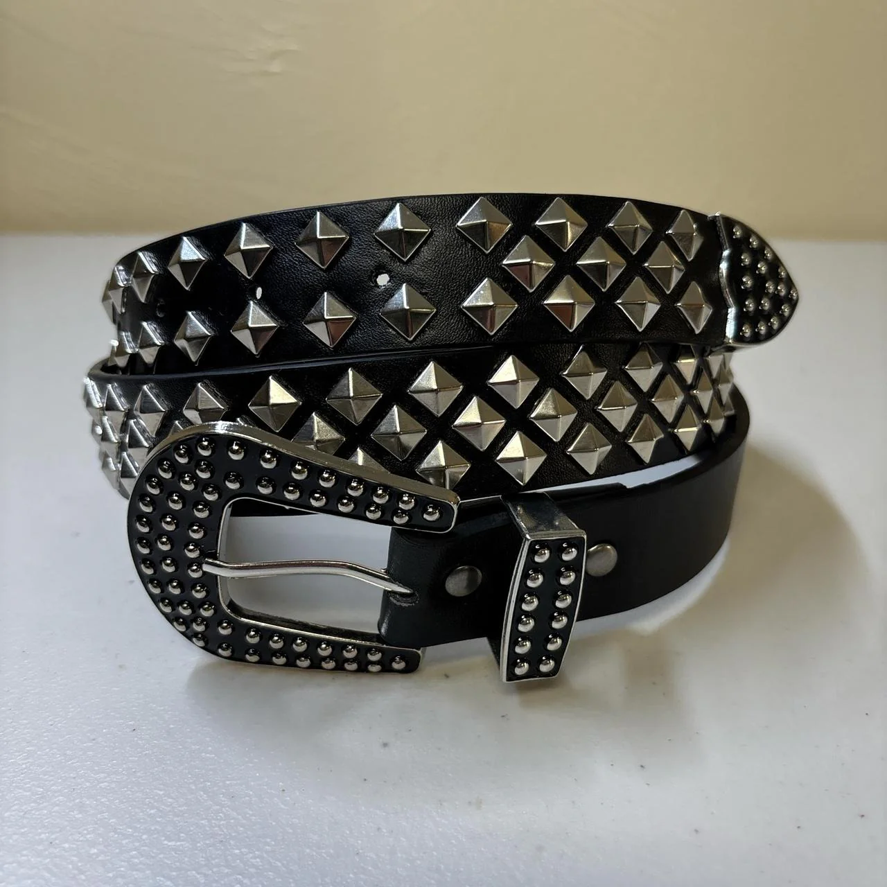 Rivet Nails Studded Belt - Image 3