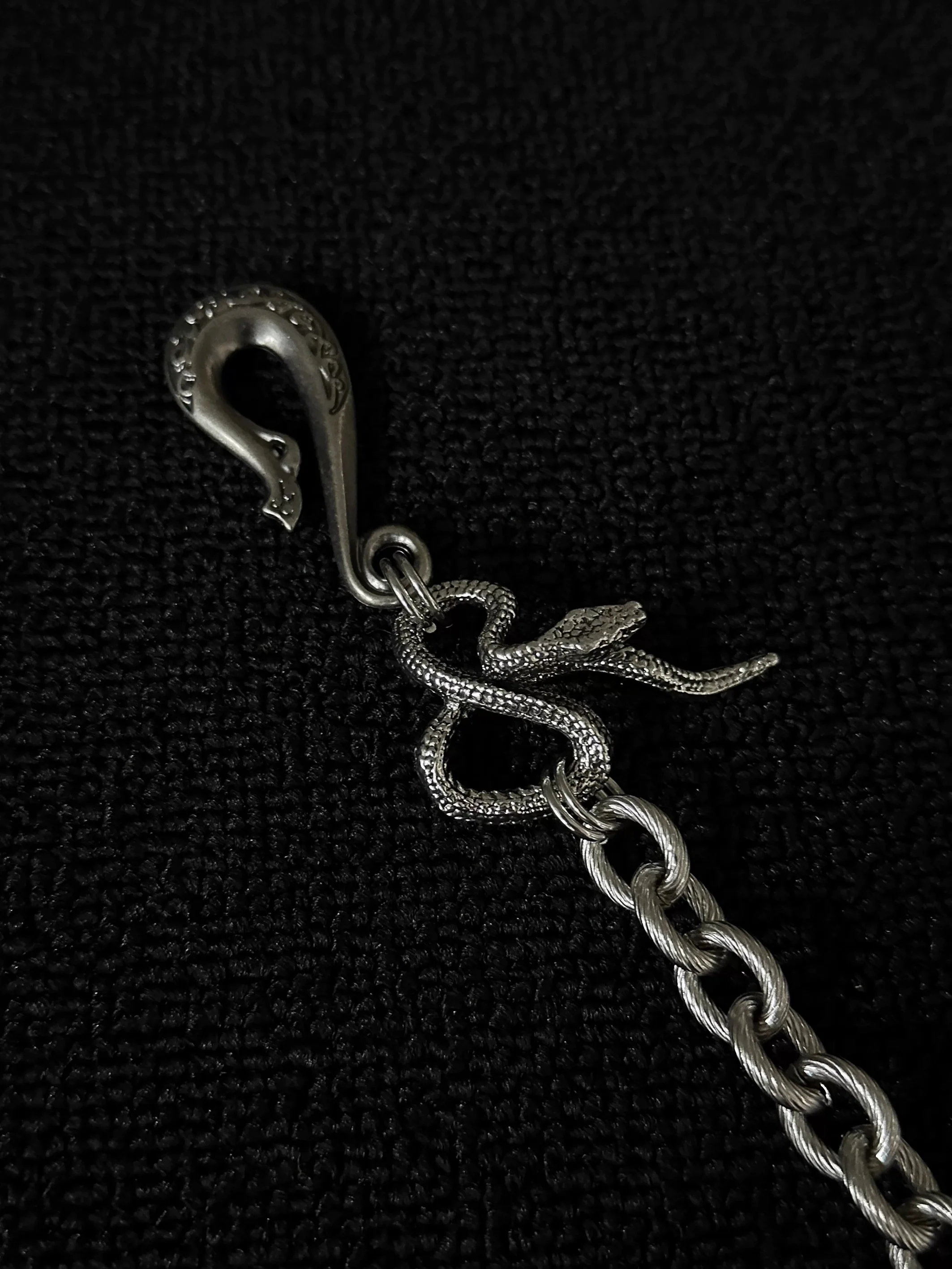 Serpent Cross Wallet Chain - Image 3